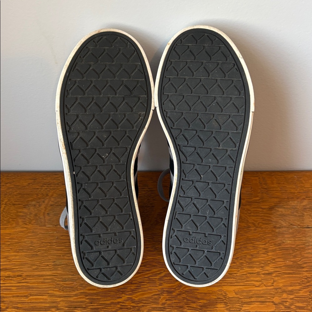Adidas Daily 4.0 Unisex Gray Black Low Profile Casual Sneaker Lace Up 7.5 or 9 - Picture 8 of 13